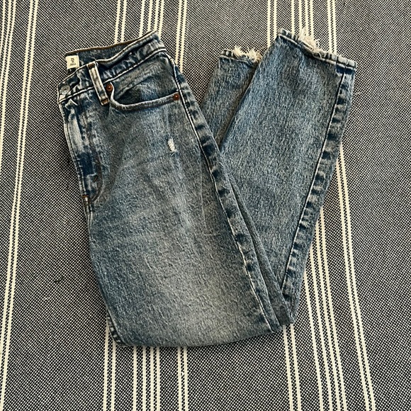 Abercrombie “The Mom” High Rise Jeans - Picture 1 of 2